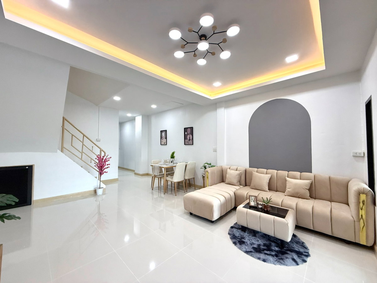 รูป ทาวน์เฮ้าส์2ชั้น รีโนเวทตกแต่งใหม่ น่าอยู่ ทำเลดี ใกล้รถไฟฟ้า, ตลาดมีนบุรี หมู่บ้านรุ่งกิจแกรนด์วิสต้า ถนนหทัยราษฎร์ มีนบุรี ตลาดจตุจักร - รูปที่ 14/38
