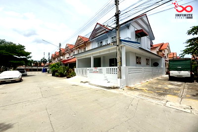 ทาวน์โฮม นิคมสินสาคร : ขายทาวน์เฮาส์ 2ชั้น 30 ตรว. หลังมุม ม.กานดา ริมคลอง 2 สมุทรสาคร รีโนเวทใหม่