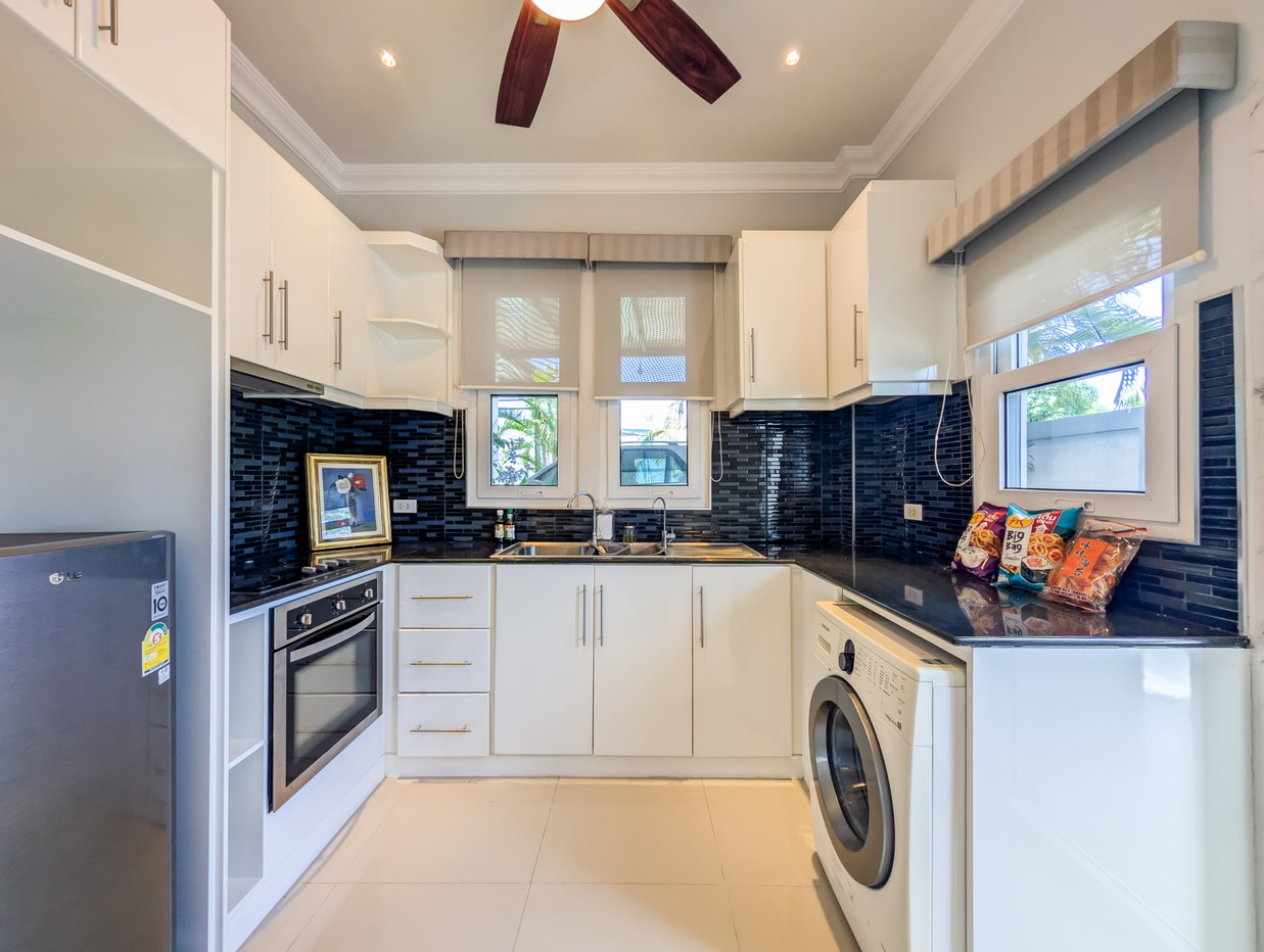 picture Pool Villa for Sale Huay Yai East Pattaya Fully Furnished - 8/25