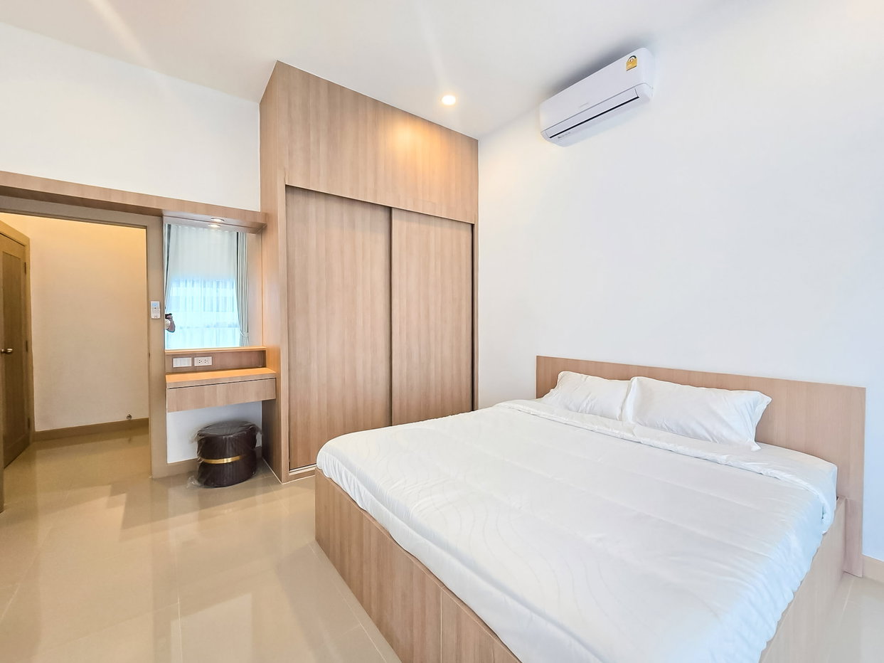 รูป Renovated Pool Villa for Sale Mabprachan East Pattaya - รูปที่ 8/17