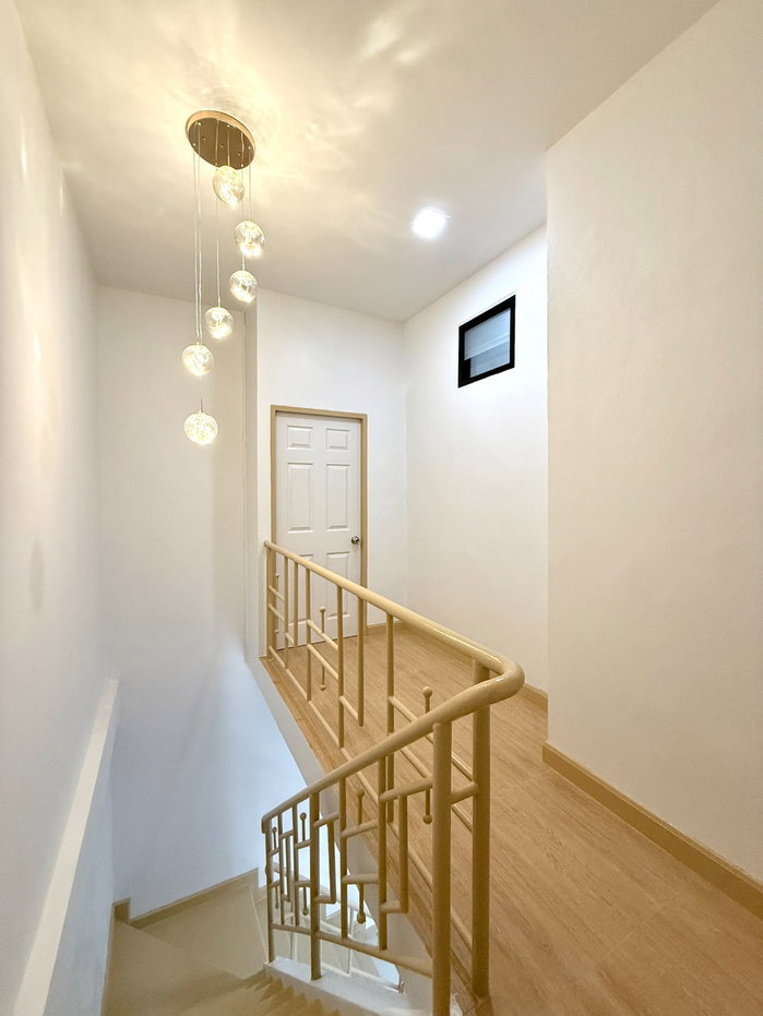รูป ทาวน์เฮ้าส์2ชั้น รีโนเวทตกแต่งใหม่ น่าอยู่ ทำเลดี ใกล้รถไฟฟ้า, ตลาดมีนบุรี หมู่บ้านรุ่งกิจแกรนด์วิสต้า ถนนหทัยราษฎร์ มีนบุรี ตลาดจตุจักร - รูปที่ 25/38