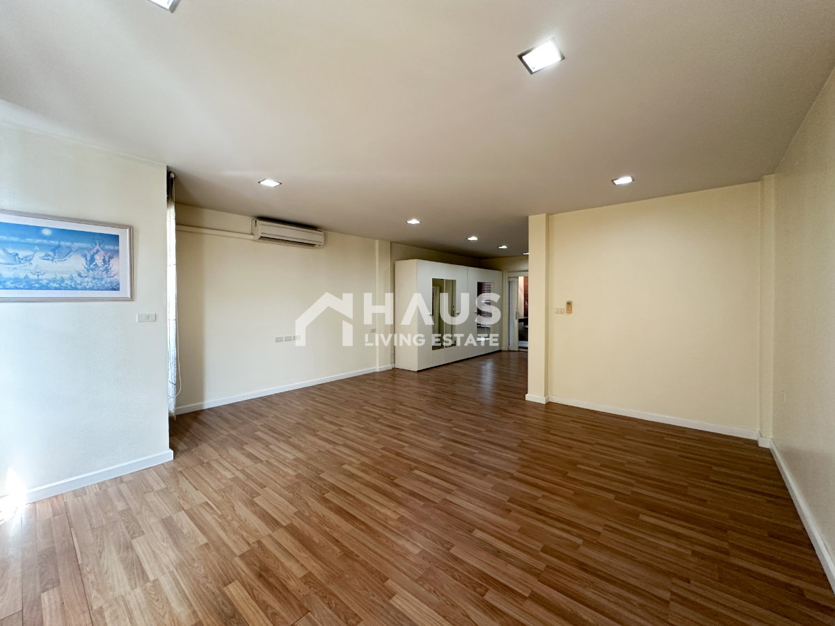 picture Baan Klang Mueang The Paris Ratchavipha / 4 Bedrooms #TPCC070 - 30/32
