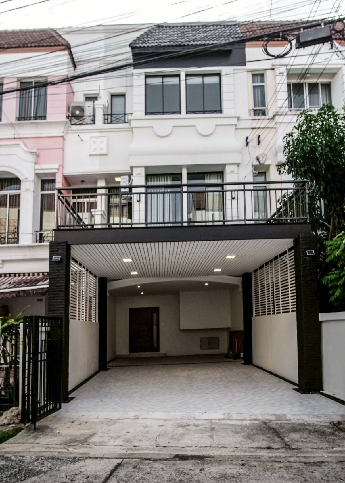 FOR RENT | Baan Klang Muang British Town Srinakarin