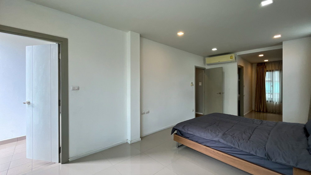 รูป ให้เช่าทาวน์โฮม 3 ชั้น สไตล์โมเดิร์น แปลงมุม ใกล้โรงเรียนนานาชาติ หางดง เชียงใหม่ (EN below) - รูปที่ 15/20
