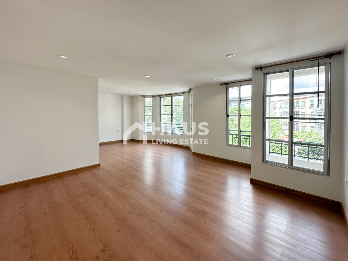 picture Baan Klang Mueang The Paris Ratchavipha / 4 Bedrooms #TPCC069 - 10/30