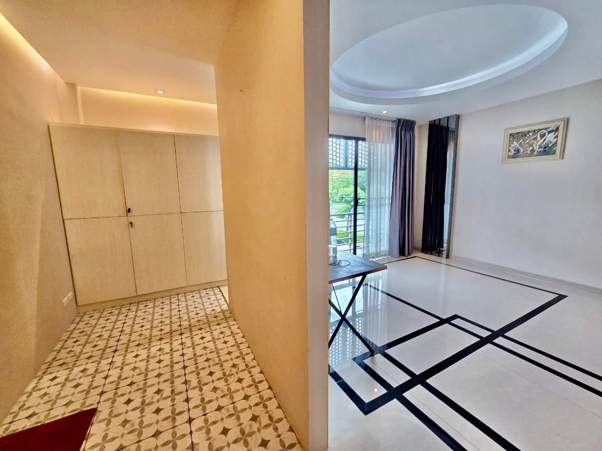 รูป ให้เช่า Home Office 3.5 ชั้น District Ekkamai – Ramintra Modern Luxury Built-in ทั้งหลัง พร้อมใช้งาน ทำเลศักยภาพย่านเลียบด่วนรามอินทรา - รูปที่ 7/10