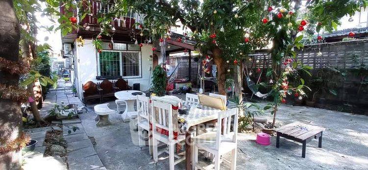 picture Pet-Friendly 3-BR House for Sale In Chan Kasem, near MRT Ratchadaphisek (ID 3045728) - 2/4