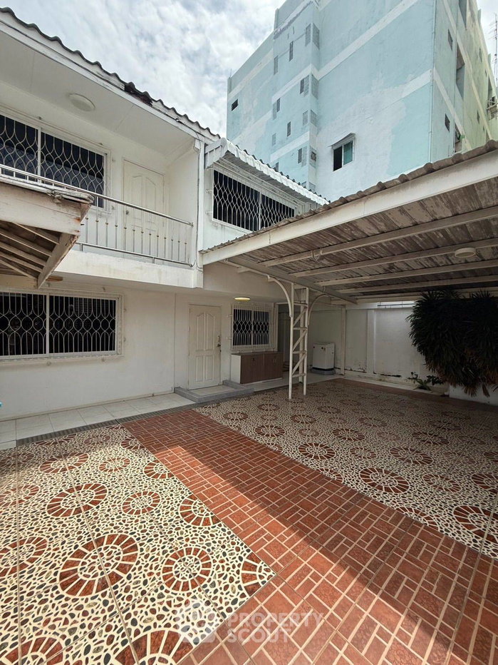 picture 3-BR Townhouse For Rent, Khlong Chan Bang Kapi Bangkok (ID 3061602) - 13/19