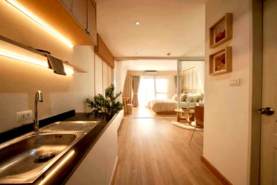 Condos for sale : R245 🏡🌿 Condo for sale: The Peak Huai Khwang, near MRT Huai Khwang. Japandi Luxury unit with garden view. Only 1.99 million baht.