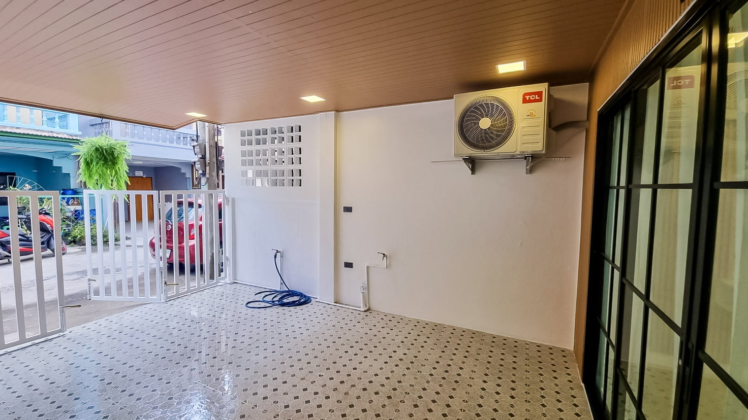 picture Minimalist Townhome for Sale Central Pattaya Fully Furnished - 11/12