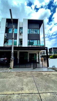 เช่าทาวน์โฮม เชียงใหม่ : ให้เช่าทาวน์โฮม 3 ชั้น สไตล์โมเดิร์น แปลงมุม ใกล้โรงเรียนนานาชาติ หางดง เชียงใหม่ (EN below)
