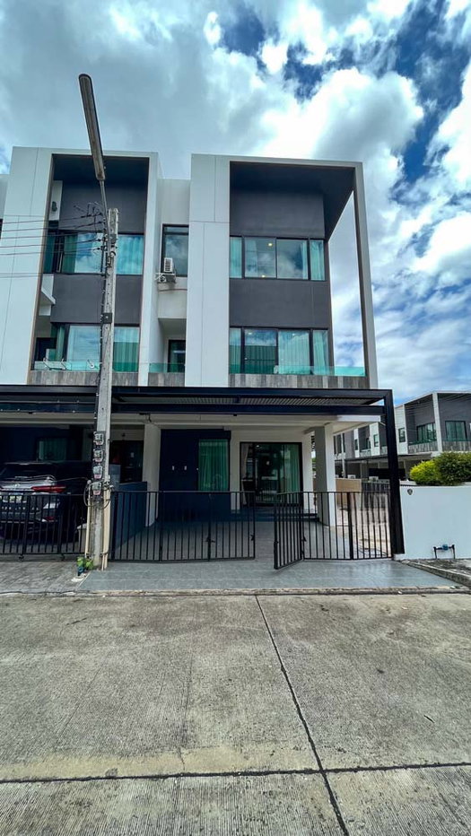รูป ให้เช่าทาวน์โฮม 3 ชั้น สไตล์โมเดิร์น แปลงมุม ใกล้โรงเรียนนานาชาติ หางดง เชียงใหม่ (EN below) - รูปที่ 1/20
