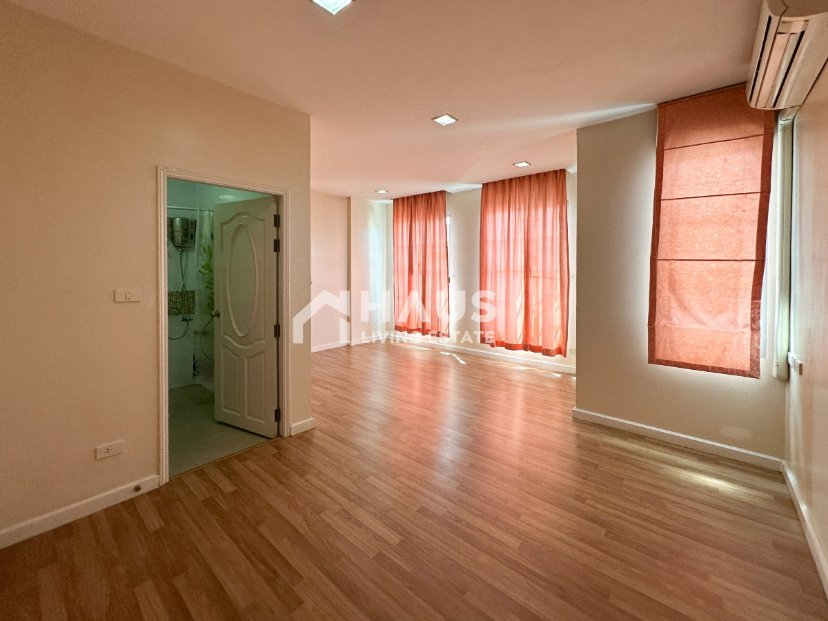 picture Baan Klang Mueang The Paris Ratchavipha / 4 Bedrooms #TPCC070 - 17/32