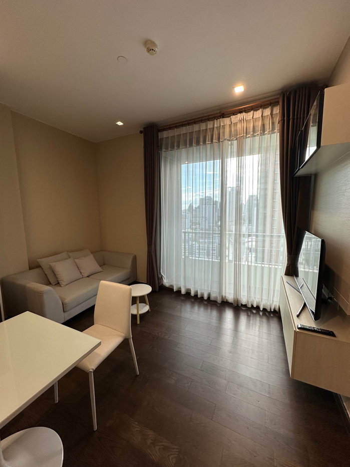 picture condo near ðMRT Phetchaburi ( Q asoke ) â
contact Line: @968pqbai - 6/10
