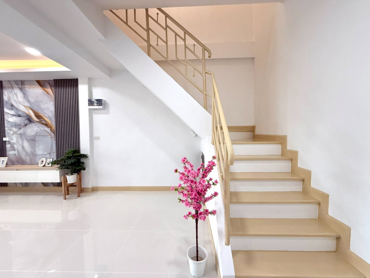 รูป ทาวน์เฮ้าส์2ชั้น รีโนเวทตกแต่งใหม่ น่าอยู่ ทำเลดี ใกล้รถไฟฟ้า, ตลาดมีนบุรี หมู่บ้านรุ่งกิจแกรนด์วิสต้า ถนนหทัยราษฎร์ มีนบุรี ตลาดจตุจักร - รูปที่ 24/38