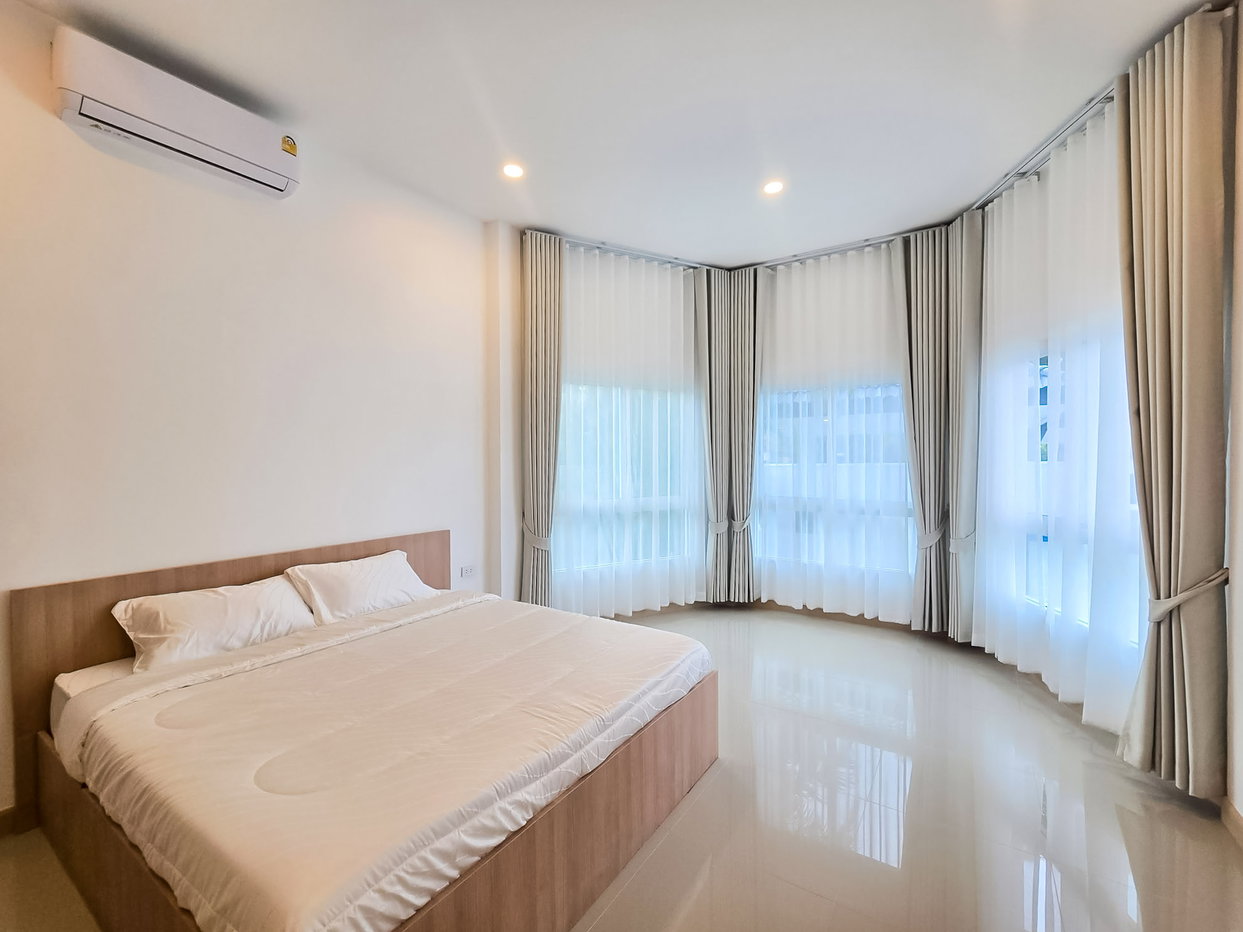 รูป Renovated Pool Villa for Sale Mabprachan East Pattaya - รูปที่ 9/17