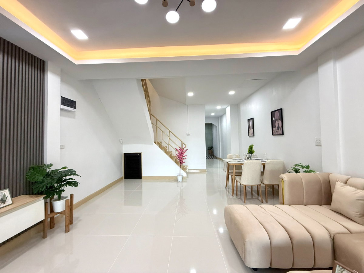 รูป ทาวน์เฮ้าส์2ชั้น รีโนเวทตกแต่งใหม่ น่าอยู่ ทำเลดี ใกล้รถไฟฟ้า, ตลาดมีนบุรี หมู่บ้านรุ่งกิจแกรนด์วิสต้า ถนนหทัยราษฎร์ มีนบุรี ตลาดจตุจักร - รูปที่ 7/38