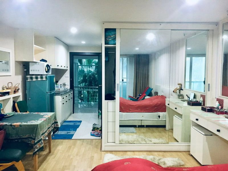 picture Crystal Beach Condo for sale, Bang Phra. Beachfront, great atmosphere, prime location. - 6/11