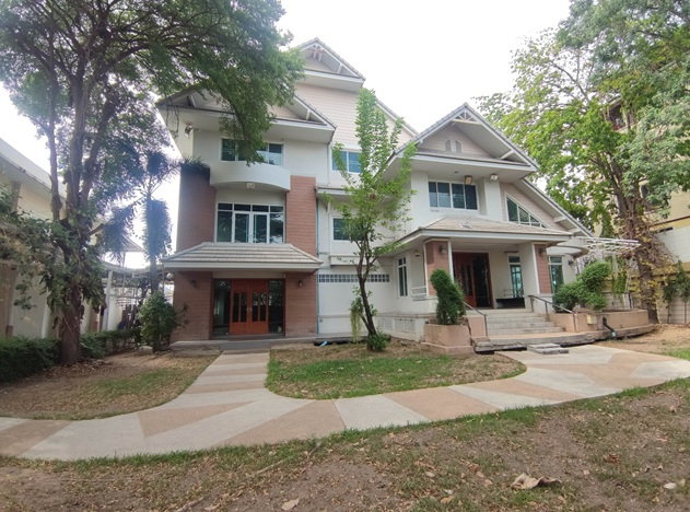 รูป บ้านตึก 3 ชั้น และอาคารคสล.3 ชั้น เนื้อที่รวม 1-1-10 ไร่ ซอยเทพกุญชร 14 และ 15 ถนนเทพกุญชร 2 - รูปที่ 3/6