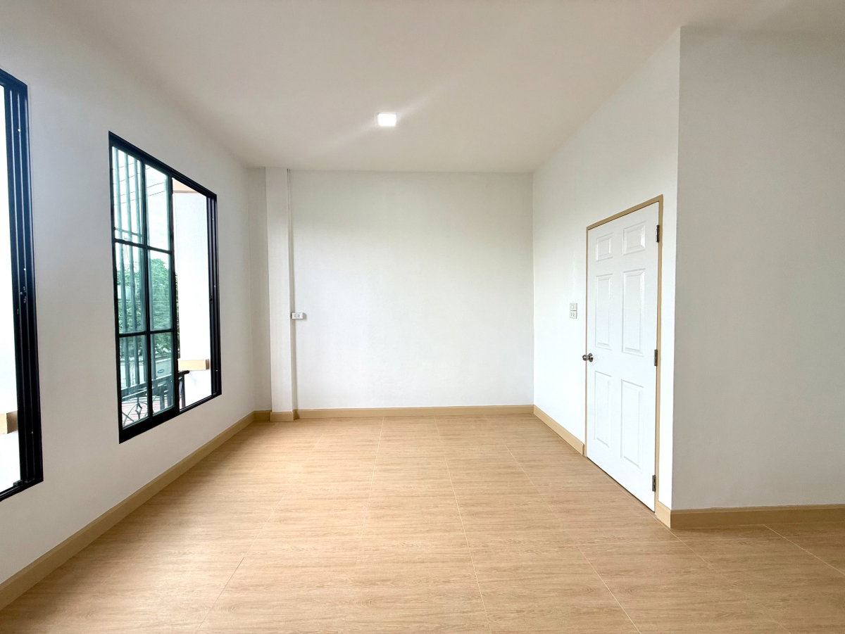 รูป ทาวน์เฮ้าส์2ชั้น รีโนเวทตกแต่งใหม่ น่าอยู่ ทำเลดี ใกล้รถไฟฟ้า, ตลาดมีนบุรี หมู่บ้านรุ่งกิจแกรนด์วิสต้า ถนนหทัยราษฎร์ มีนบุรี ตลาดจตุจักร - รูปที่ 27/38