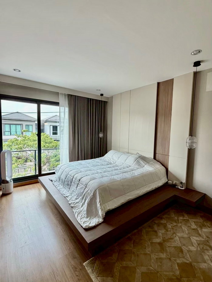 รูป ขายบ้านหรู Baan Klang Muang The Edition โยธินพัฒนา ราคาพิเศษ ขายขาดทุน ฟรี Built-in ทั้งหลัง มูลค่ากว่า 3.8 ล้านบาท บ้านพร้อมเข้าอยู่ - รูปที่ 26/28
