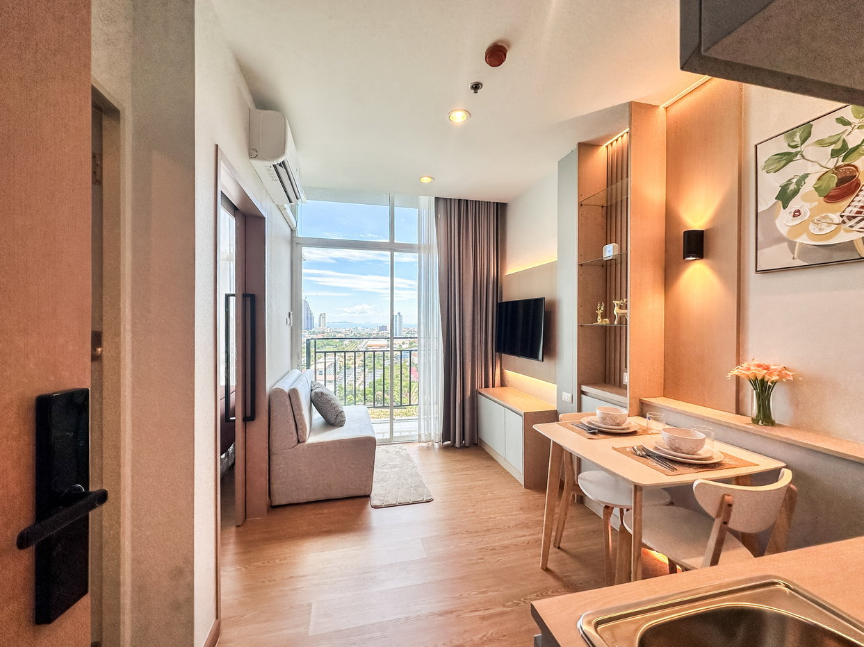 รูป The Twin Tower Jomtien 1 Bedroom Sea View Condo for Sale - รูปที่ 1/7