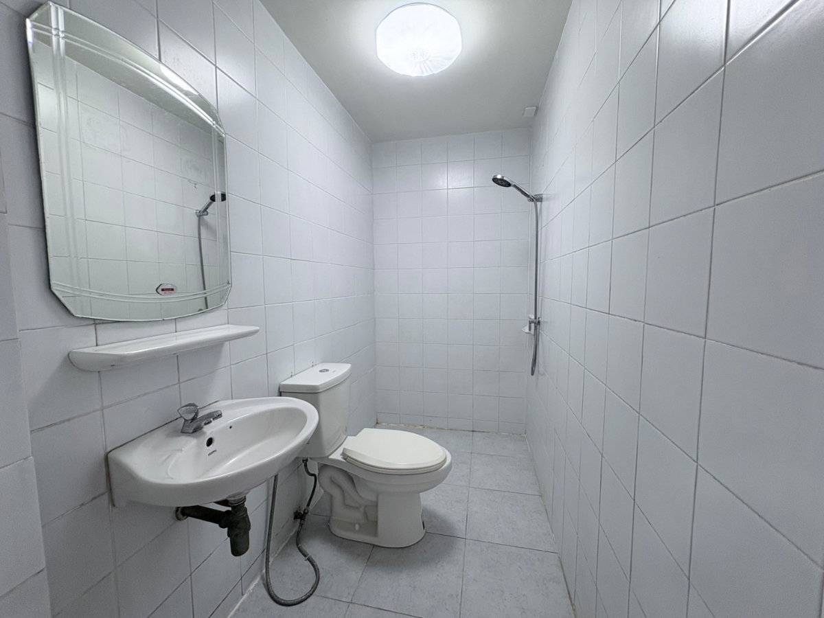 รูป ให้เช่าบ้านรีโนเวตใหม่ ใจกลางสาทร–เย็นอากาศ | Yenakart Residence | Private Residence เพียง 19 หลัง  - รูปที่ 39/42