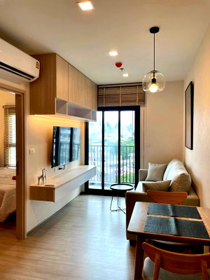 คอนโดให้เช่า : 🏙️✨ FOR RENT: The Base Phetchaburi–Thonglor — HIGH-FLOOR MODERN LIVING IN A PRIME LOCATION!  💰 Rental Price: 18,000 THB/month 