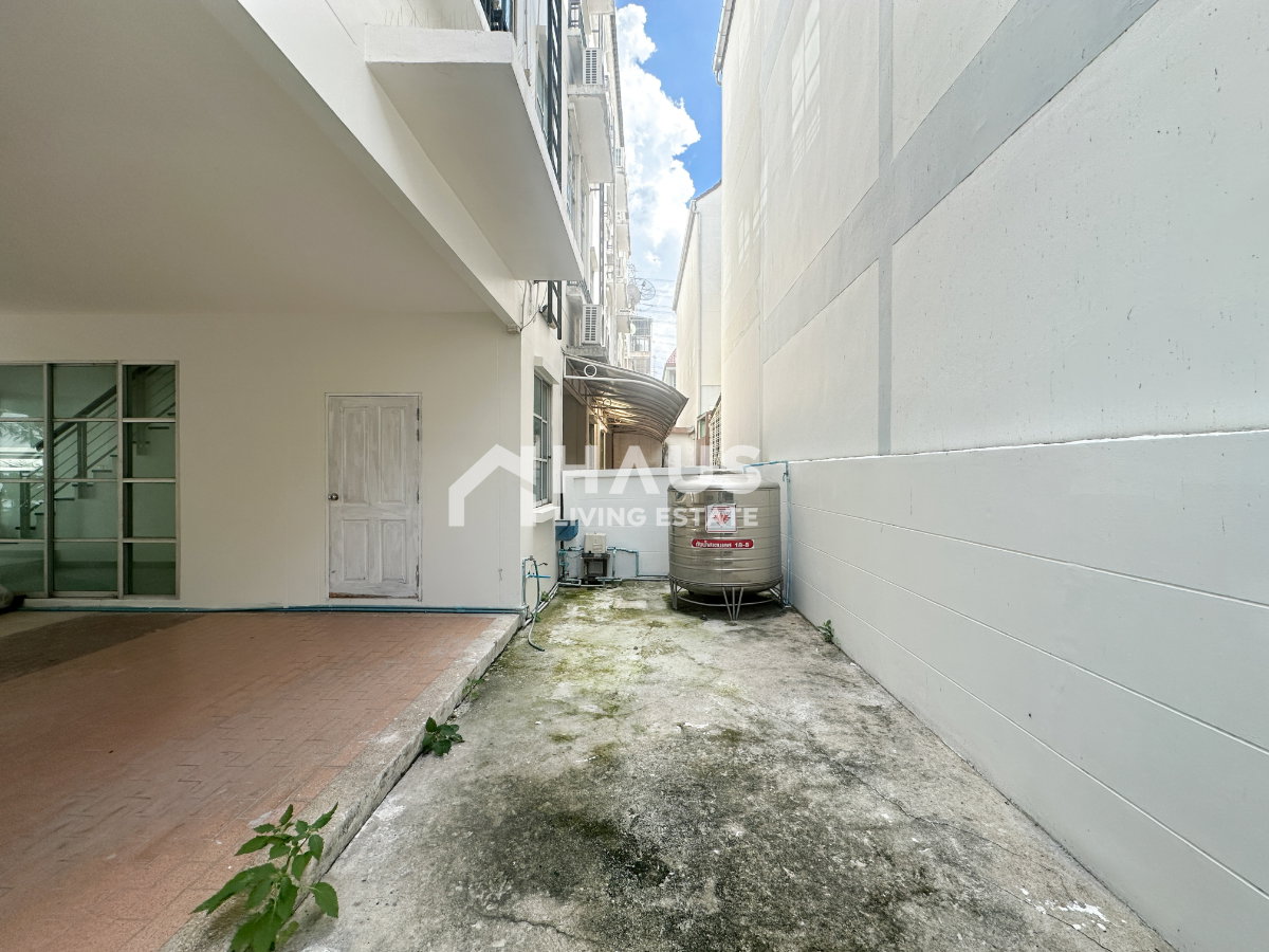 picture Baan Klang Mueang The Paris Ratchavipha / 4 Bedrooms #TPCC069 - 3/30