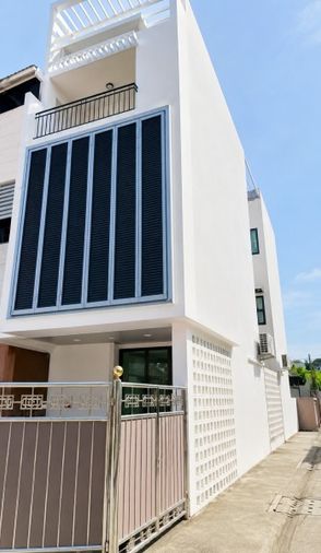 ให้เช่าทาวน์โฮม 4 ห้องนอน 390 ตร.ม. 33 ตร.ว. เขตจตุจักร