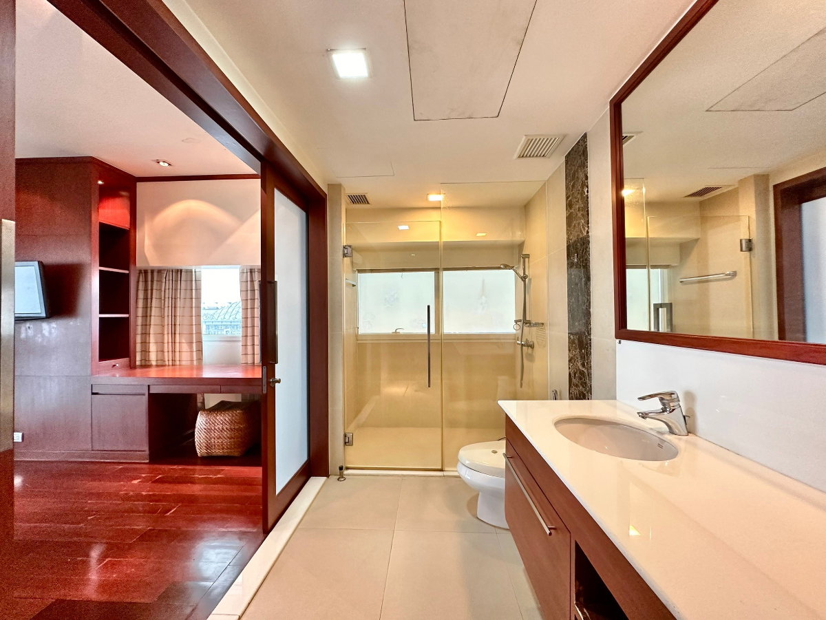 picture Le Raffine 31 | Elegant 3 Bedroom Duplex Condo in Prime Area - BR9210CD - 33/60