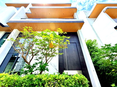 Houses for rent DONKI Mall Thonglor   : Culture 188 | Modern 5 Bedroom Luxury House on Rama 9 Road - BR28356SH