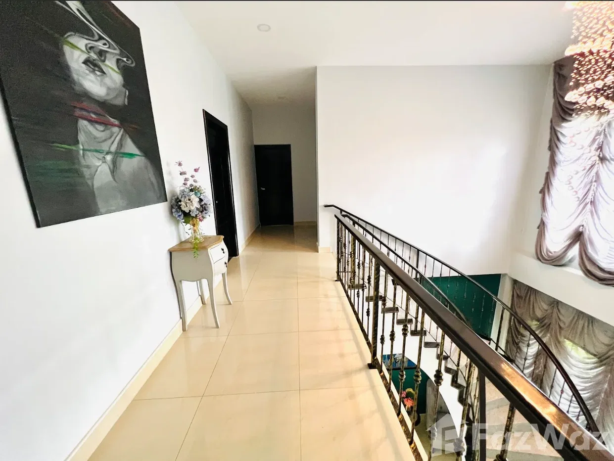 picture Spacious Pool Villa for Sale 1961556 - 25/40