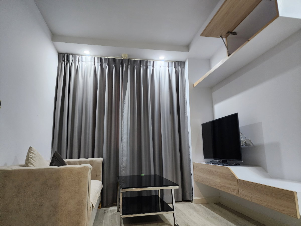 รูป วี คอนโด ศาลายา (V Condo Salaya) ตึก V7  ชั้น 7  ห้องมุม พร้อมหน้าต่างห้องนั่งเล่น รับแสงธรรมชาติ  - รูปที่ 6/17