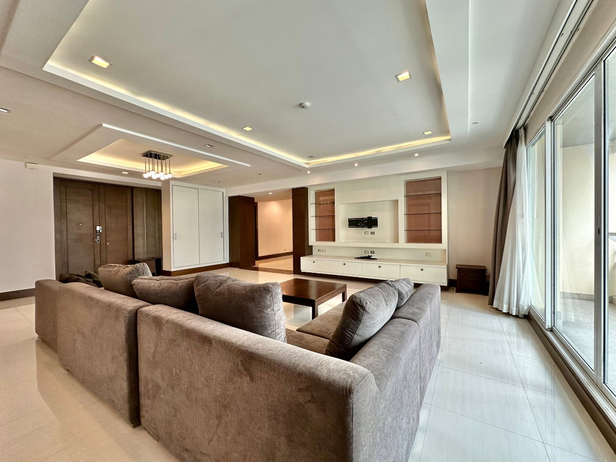 picture Ideal 24 | Elegant 4 Bed Luxury Condo in Phrom Phong Area - BR14992CD - 5/52
