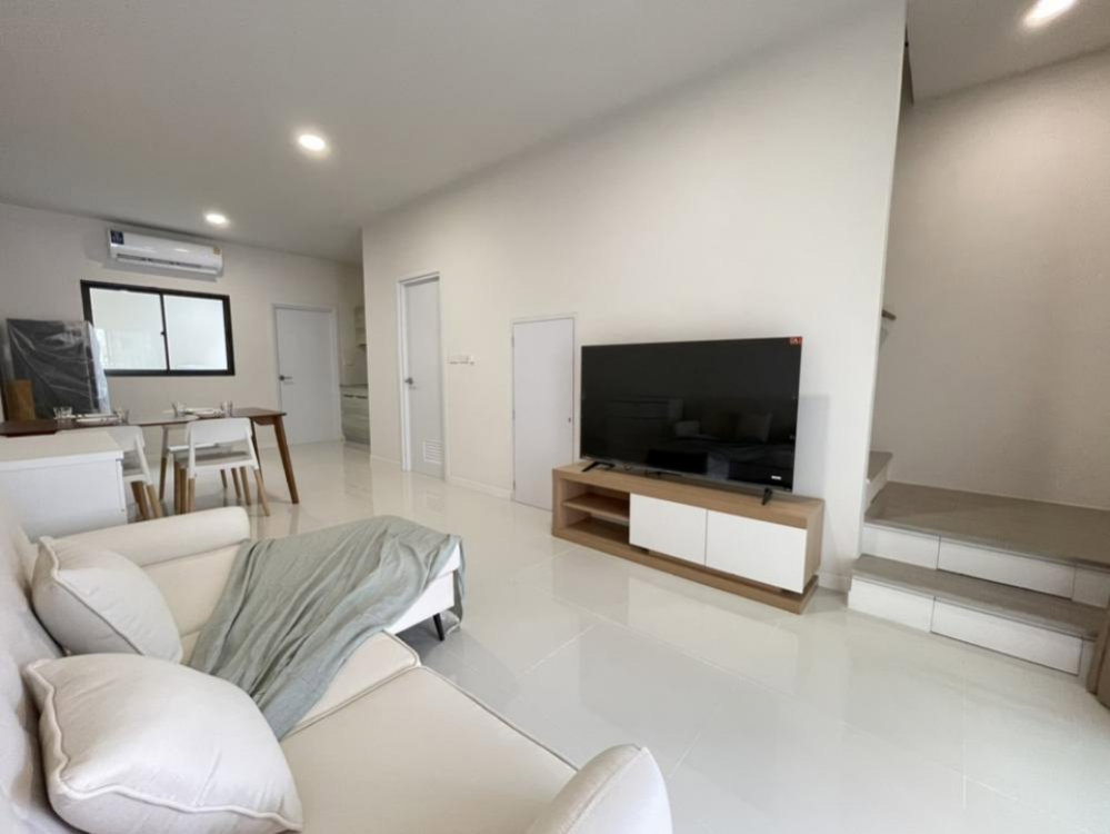รูป 🏡✨ ให้เช่าทาวน์โฮม 2 ชั้น — Altitude Kraf บางนา บ้านแต่งสวยครบ พร้อมอยู่ วิวบึง + หน้าสวนส่วนตัว 🌿 - รูปที่ 2/15