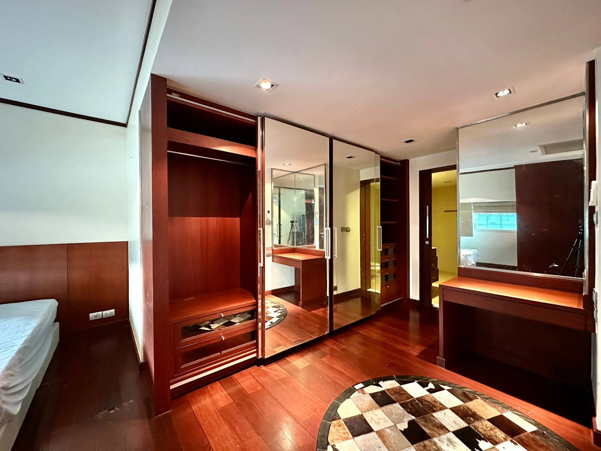 picture Le Raffine 31 | Elegant 3 Bedroom Duplex Condo in Prime Area - BR9210CD - 25/60