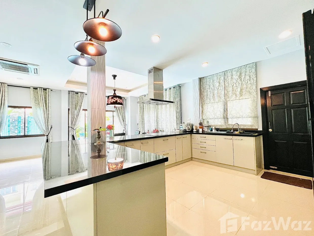 picture Spacious Pool Villa for Sale 1961556 - 18/40