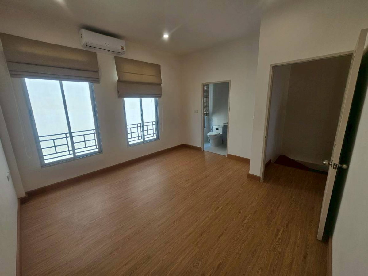 รูป ทาวน์โฮม 3 ชั้น ให้เช่าบ้านกลางเมือง บริติซทาวน์ ศรีนครินทร์  (SPSAD4077) - รูปที่ 18/21