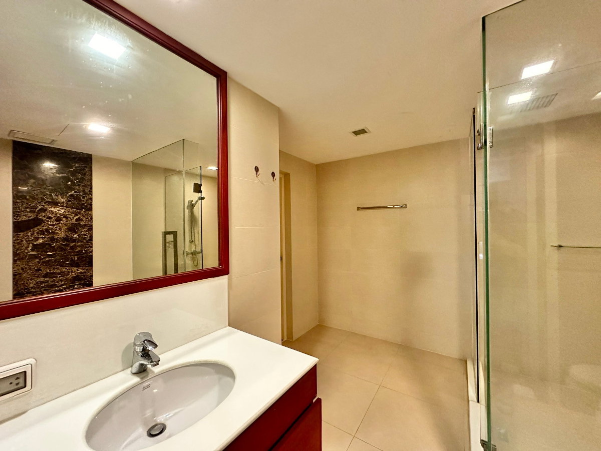 picture Le Raffine 31 | Elegant 3 Bedroom Duplex Condo in Prime Area - BR9210CD - 27/60