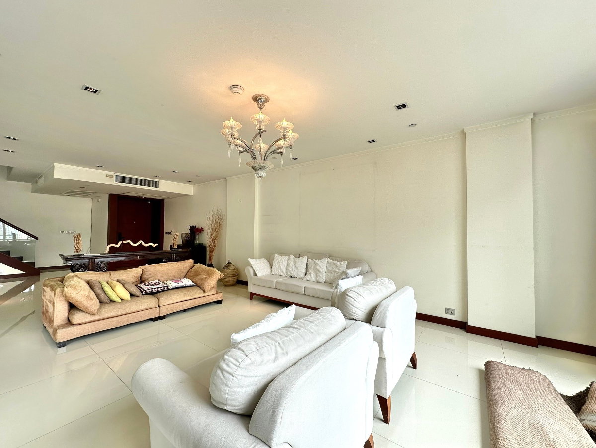 picture Le Raffine 31 | Elegant 3 Bedroom Duplex Condo in Prime Area - BR9210CD - 3/60