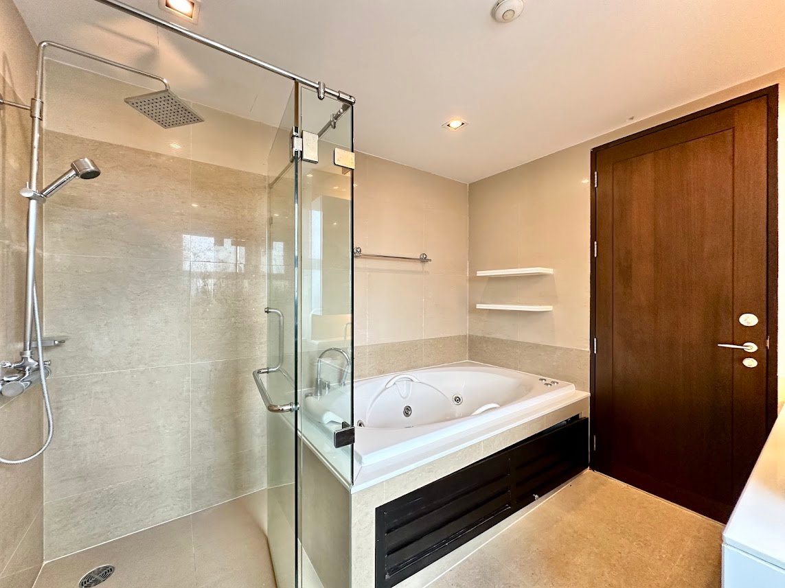 รูป Ideal 24 | Expansive 4 Bedroom Luxury Condo in Phrom Phong - BR11809CD - รูปที่ 19/57