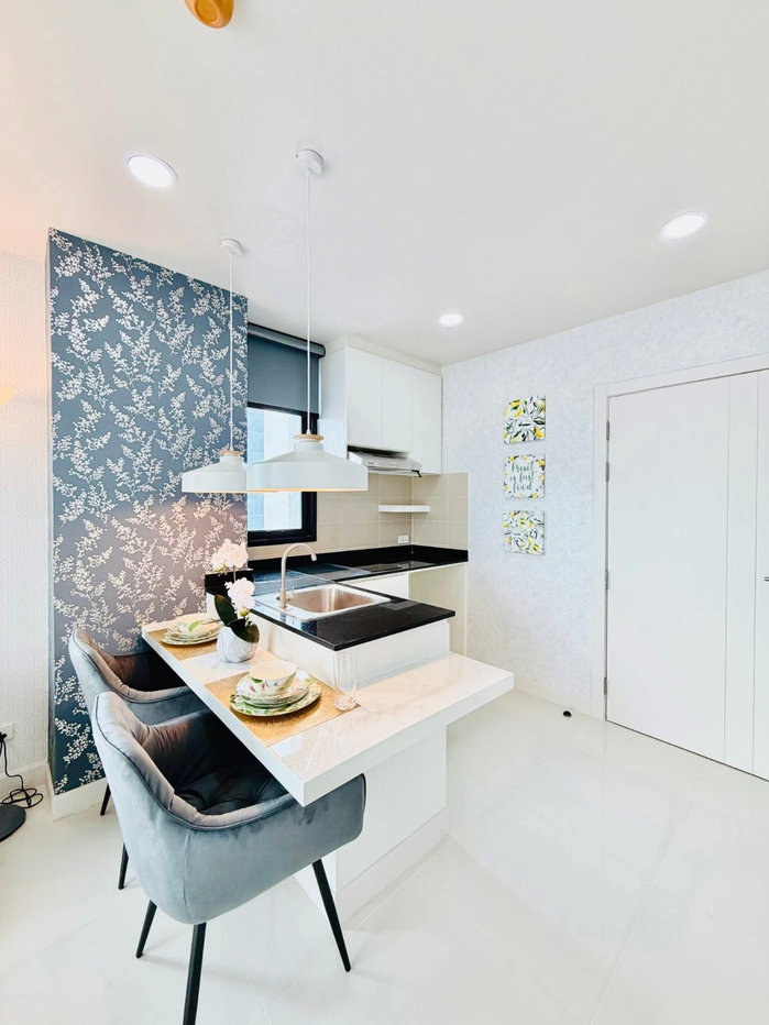 รูป ✨ ขาย อินฟินิตี้ คอนโดมิเนียม Infiniti Condominium เฟอร์นิเจอร์ใหม่ทั้งห้องพร้อมเครื่องใช้ไฟฟ้า ✨ ทำเลเขาน้อย โควต้าไทย/ต่างชาติ (TQ/FQ) - รูปที่ 4/11