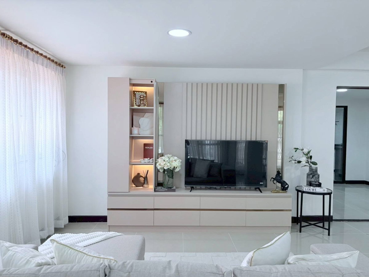 รูป S8052 🏡 ให้เช่าบ้านเดี่ยวหลังใหญ่ ย่านประชาราษฎร์บำเพ็ญ 17 – ห้วยขวาง พื้นที่กว้าง เลี้ยงสัตว์ได้ เพียง 120,000 บาท/เดือน - รูปที่ 1/17
