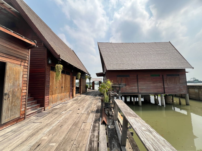 รูป ขายบ้านพร้อมที่ดิน Luxury House ติดริมแม่น้ำเจ้าพระยา เนื้อที่ 1 ไร่ อำเภอเมืองปทุมธานี ราคา 35 ล้านบาท - รูปที่ 17/23