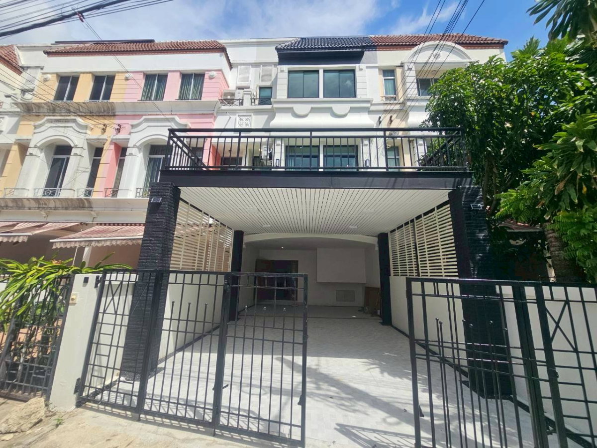 ทาวน์โฮม 3 ชั้น ให้เช่าบ้านกลางเมือง บริติซทาวน์ ศรีนครินทร์  (SPSAD4077)