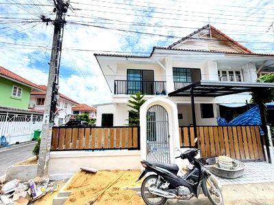ทาวน์โฮม นนทบุรี : หมู่บ้านพฤกษา3  ถนนวัดลาดปลาดุก บางบัวทอง ทาวน์เฮาส์2 ชั้น  หลังมุม ติดถนนทั้ง 2 ด้าน ฝั่งหน้าบ้านและข้างบ้าน ตกแต่งใหม่ Minimal & Modern Style