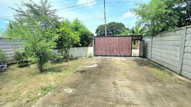 รูป บ้านเดี่ยว 2 หลังสร้างติดกัน ราษฎร์อุทิศ 50 กรุงเทพ ขายขาดทุน - รูปที่ 2/19