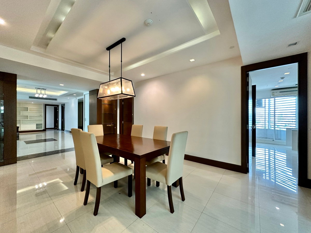picture Ideal 24 | Elegant 4 Bed Luxury Condo in Phrom Phong Area - BR14992CD - 7/52