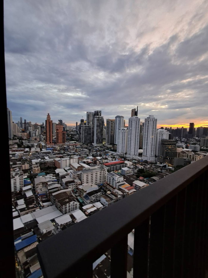 รูป Condo ย่านพระราม 4 เชื่อมอโศก | ห้องใหม่ | ชั้นสูง | วิวสูง | เงียบสงบ - รูปที่ 18/20